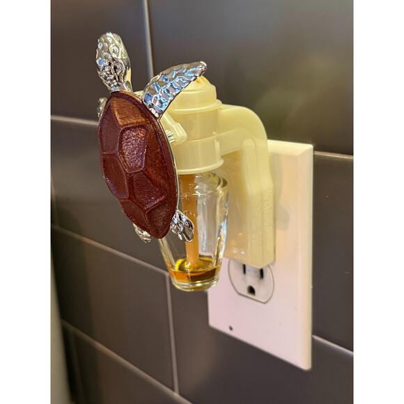 Bath & Body Works Wallflower Turtle Plugin Home Fragrance Diffuser NO Light - Picture 4 of 6